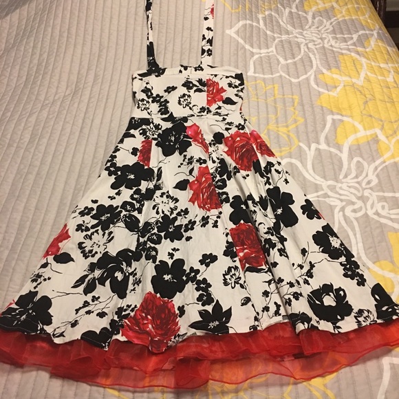 NWOT floral dress - Picture 2 of 6